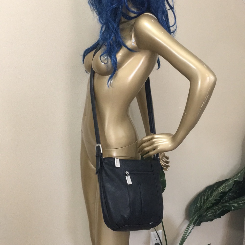 Black leather TIGNANELLO purse